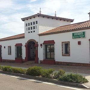 Apartamentos Turísticos - Hostal Los Alisos